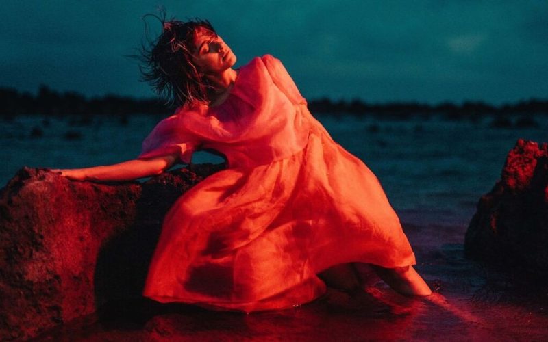 Juliana Linhares apresenta novo show “Até Cansar o Cansaço” , no Teatro Riachuelo