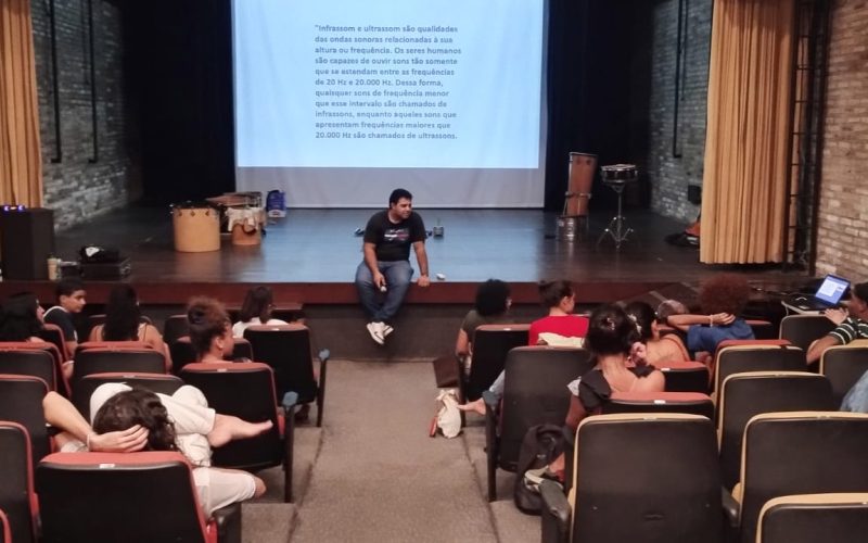 Casa da Ribeira atinge mais de 60% das vagas da Escola de Criação para grupos prioritários