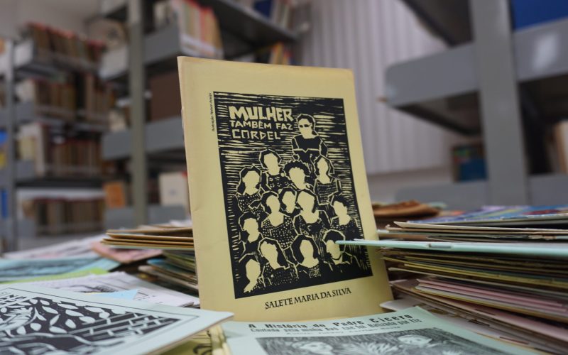 Biblioteca do Museu Câmara Cascudo recebe coleção inédita de folhetos de cordel