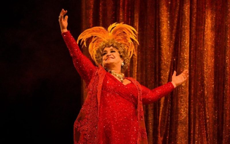 Premiado espetáculo ‘Nasci pra ser Dercy’ será apresentado em Natal no Teatro Riachuelo