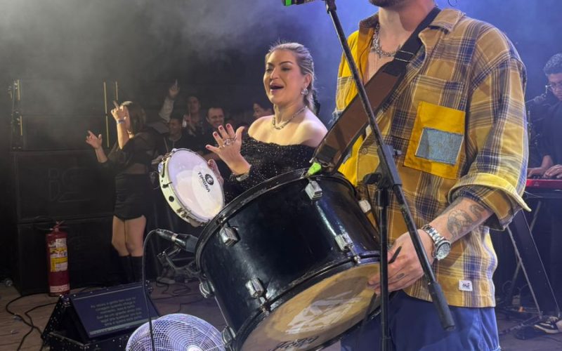 Em show com participação da prefeita, Diego Facó encerra São João em Extremoz