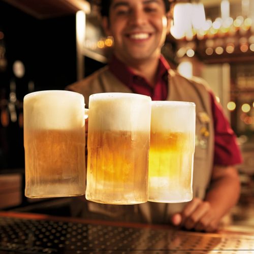 Dia da Cerveja: Outback terá chopp com 50% de desconto durante a noite toda nesta sexta (02)