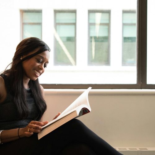 Educadora dá dicas de aperfeiçoamento para uma leitura ativa e mais produtiva