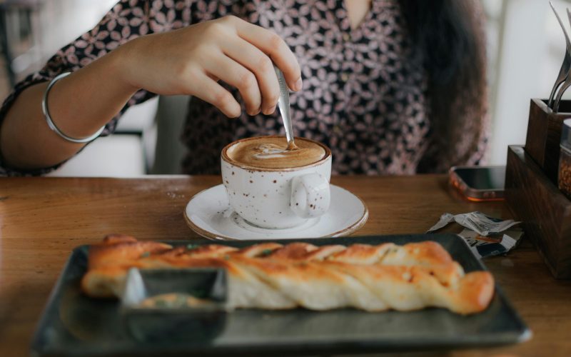 Coffee lovers: Conheça os benefícios da bebida e aprenda três receitas para celebrar o Dia do Café