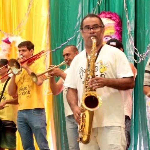 Se Parar Eu Caio apresenta camiseta oficial e novidades no último ensaio gratuito