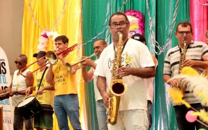 Se Parar Eu Caio apresenta camiseta oficial e novidades no último ensaio gratuito