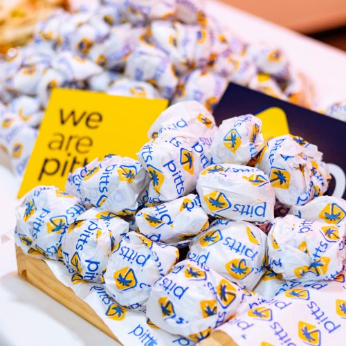 Pittsburg celebra 40 anos de tradição com distribuição de sanduiches por Natal