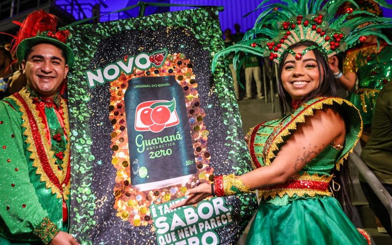 Com passista, mestre-sala e porta-bandeira, Guaraná Antarctica abre o Carnatal 2024