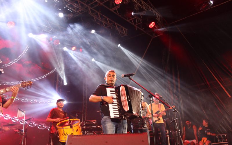 Dorgival Dantas e Zé Hilton do Acordeon encerram a segunda noite da 2ª FEPAFES