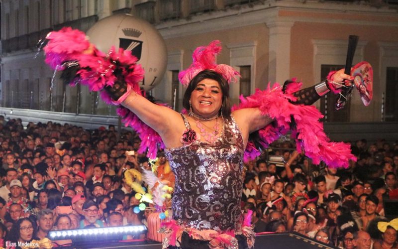Bloco das Kengas celebra 42 anos com grande desfile no domingo de carnaval