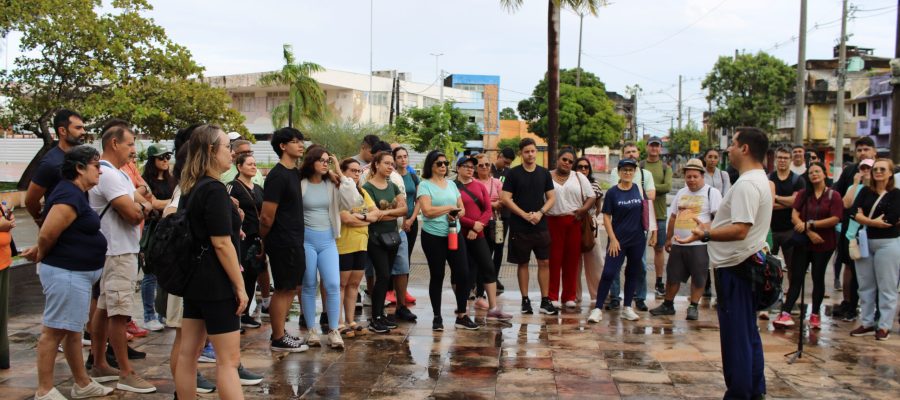 Historiador transforma Centro de Natal em palco de “fofoca histórica” e atrai potiguares de volta às ruas