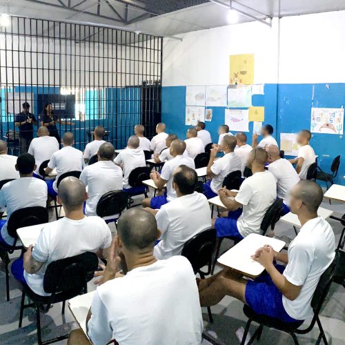 Internos de Alcaçuz recebem capacitação em construção civil com ajuda da ONG ReforAMAR