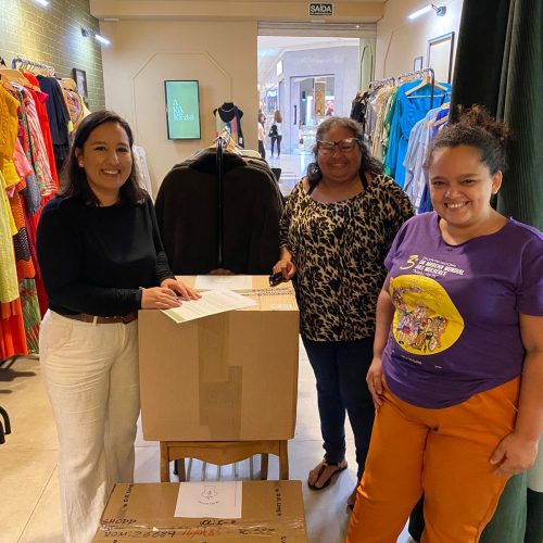 Casa de Acolhimento Anatália de Melo Alves recebe doações de roupas do projeto Arara Social