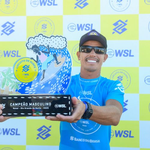 Potiguar Israel Junior conquista o Circuito Banco do Brasil de Surfe, em Natal (RN)