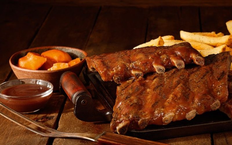 Outback celebra o Dia do Amigo com menu para dois a partir de R$ 59,90