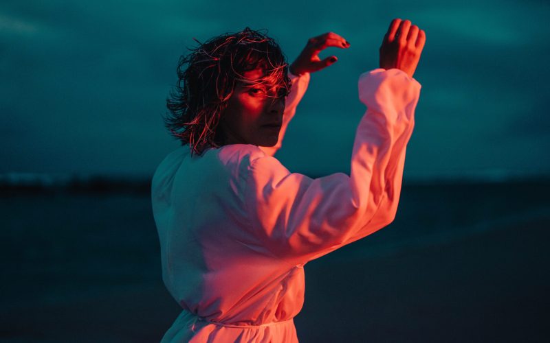Juliana Linhares apresenta novo show “Até Cansar o Cansaço” , no Teatro Riachuelo