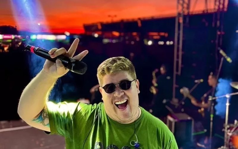 Destaque no São João, cantor Kelvy Pablo grava primeiro EP com participações