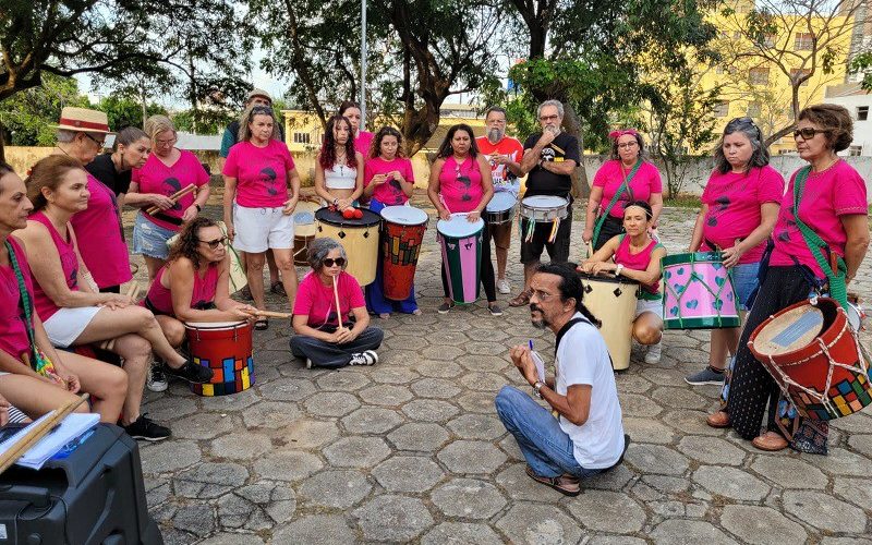 FullChico: Bloco que homenageia Chico Buarque desfila pelas ruas de Petrópolis nesta sexta (8)