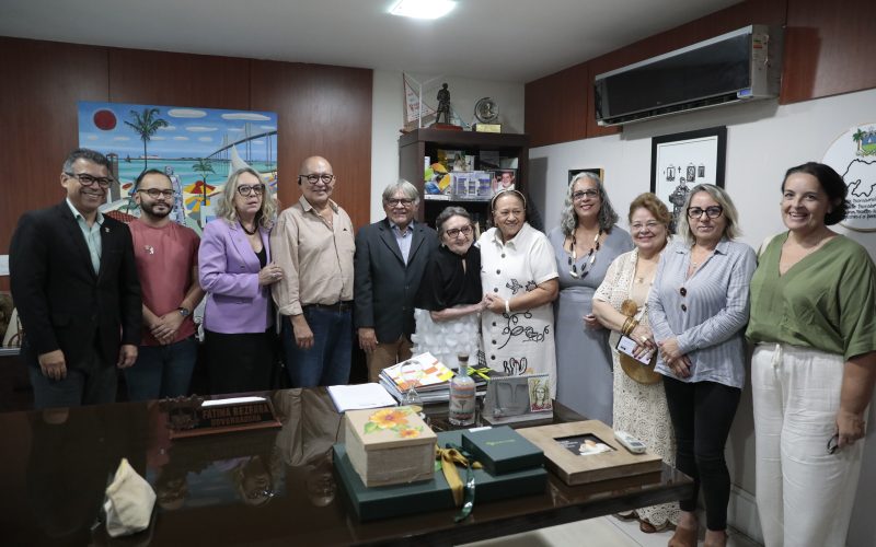 Após receber medalha, atriz Tânia Maria se encontra com a governadora Fátima Bezerra