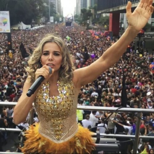Márcia Freire é destaque no Bloco “Se Parar Eu Caio” no pré-carnaval de Natal
