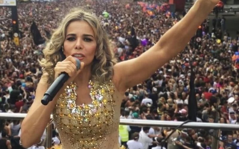 Márcia Freire é destaque no Bloco “Se Parar Eu Caio” no pré-carnaval de Natal