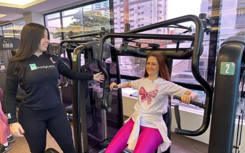 Outubro Rosa: como os exercícios físicos ajudam no tratamento do câncer de mama 