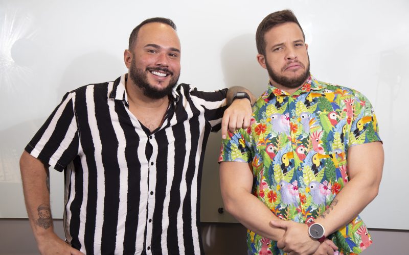 Teatro Riachuelo recebe o show “No Olho da Goiaba”, com Ed Gama e Flávio Andrade