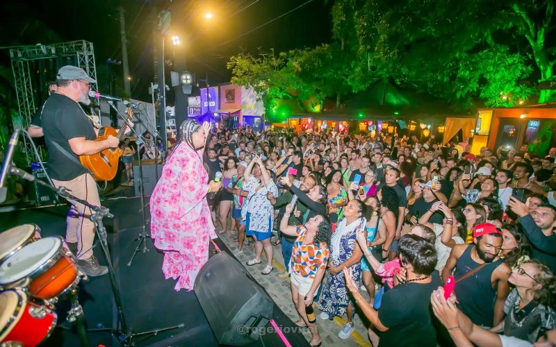 Abertura do 15º Fest Bossa & Jazz surpreende com grande público na Praia da Pipa