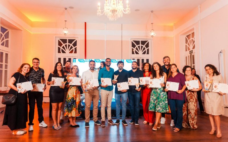 Jornalistas vencedores do “Natal sem igual” são premiados no Teatro Alberto Maranhão