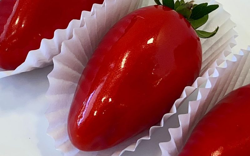 Sodiê Doces aposta na tendência dos Morangos do Amor; Saiba onde encontrar