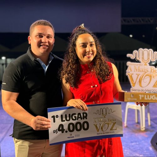 Naline Leite é eleita a Mais Bela Voz 2025 de Serra do Mel