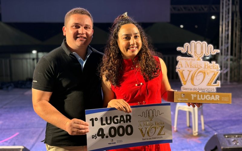 Naline Leite é eleita a Mais Bela Voz 2025 de Serra do Mel