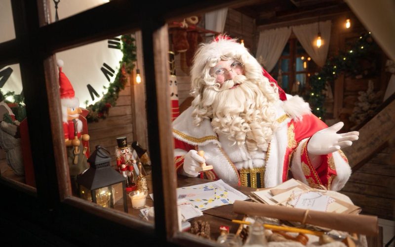 Papai Noel chega ao Beco Mágico Natal e inaugura oficialmente a temporada natalina