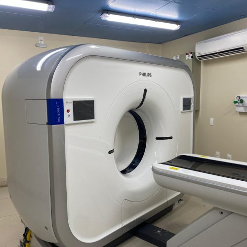 Varela Santiago recebe tomógrafo de R$ 2,5 milhões e reforça diagnóstico oncológico