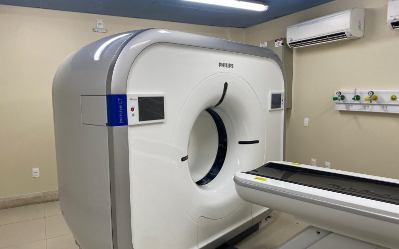 Varela Santiago recebe tomógrafo de R$ 2,5 milhões e reforça diagnóstico oncológico