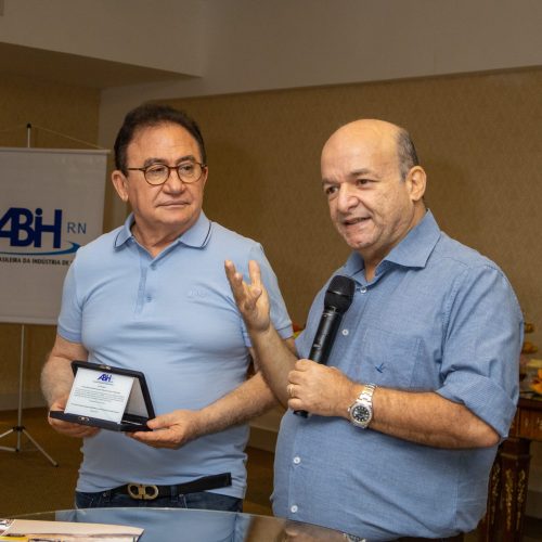 Presidente da ABIH Nacional, Manoel Linhares é homenageado por hoteleiros em Natal