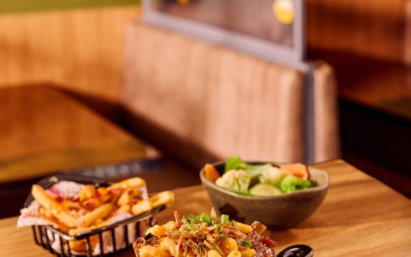 Outback oferece bebida refil gratuita na compra da Ribs Rocker Crown por tempo limitado 