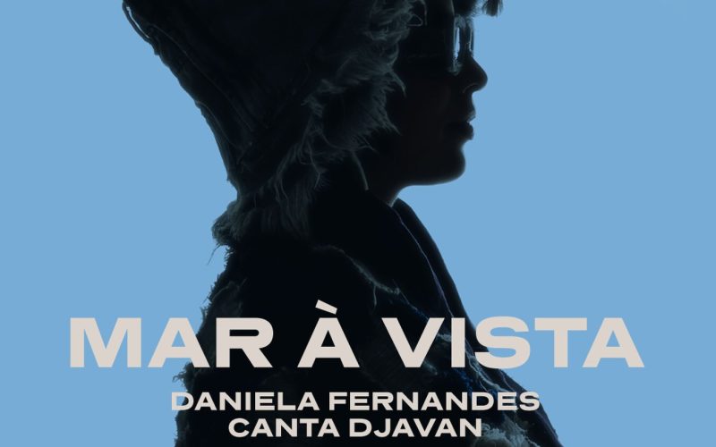 “Mar à Vista: Daniela Fernandes canta Djavan” no palco do Teatro SESC Sandoval Wanderley