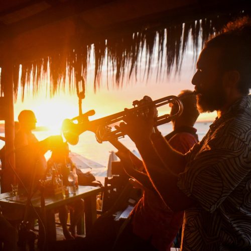 Fest Bossa & Jazz começa com ações socioambientais e leva Roberta Campos e Ana Cañas aos palcos de Pipa