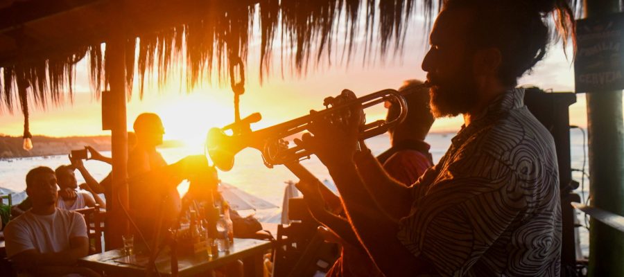 Fest Bossa & Jazz começa com ações socioambientais e leva Roberta Campos e Ana Cañas aos palcos de Pipa