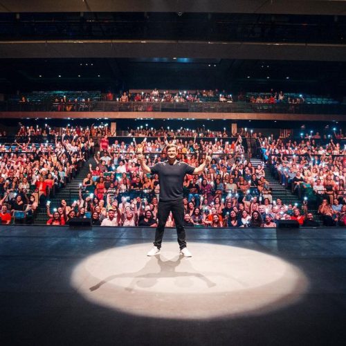 Sucesso da internet Padre Patrick estará de volta à Mossoró; Ingressos já estão a venda