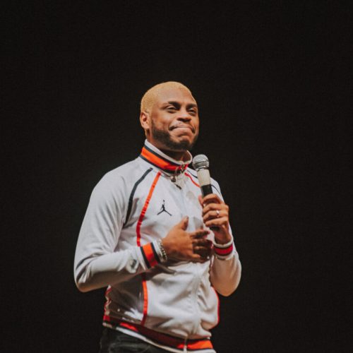 Yuri Marçal apresenta o show “Virou Passeio”, no Teatro Riachuelo
