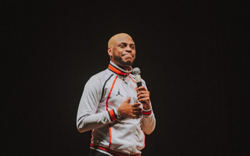 Yuri Marçal apresenta o show “Virou Passeio”, no Teatro Riachuelo