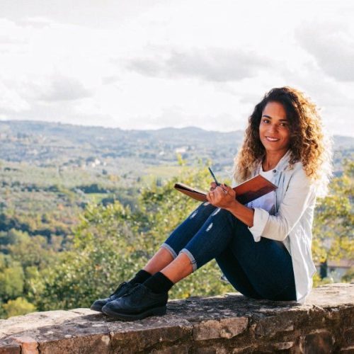 Academia Norte-rio-grandense de Letras recebe lançamento do livro “Verão” de Veronica Botelho