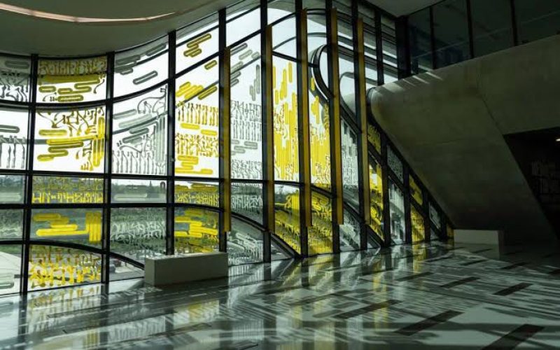 Artistas franceses criam vitral no Complexo Cultural Rampa em Natal