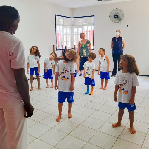 Escola de Natal inclui capoeira no currículo pedagógico valorizando a diversidade cultural