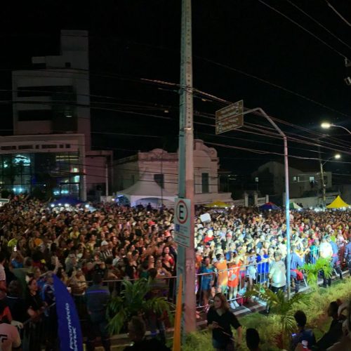 Saiba como foi o show de Ricardo Chaves na abertura do Carnaval do SESC RN