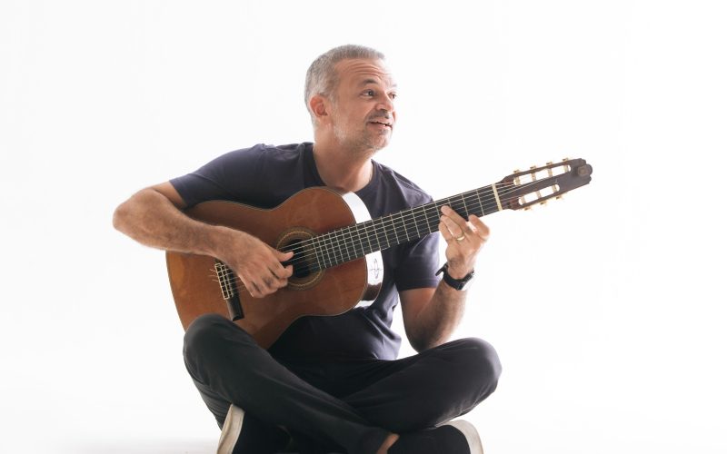 Compositor Vinícius Lins lança álbum de estreia “Tempo de Deus” nesta sexta (16)