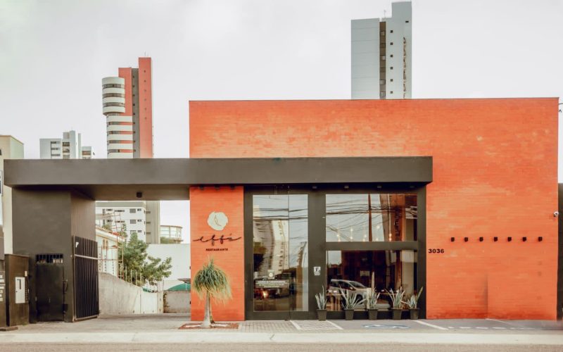 Effo Restaurante comemora 4 anos com ampliação no horário de atendimento