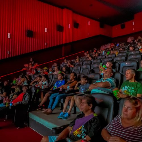 Partage e Multicine promovem sessão de cinema para assistidos da APAE Mossoró